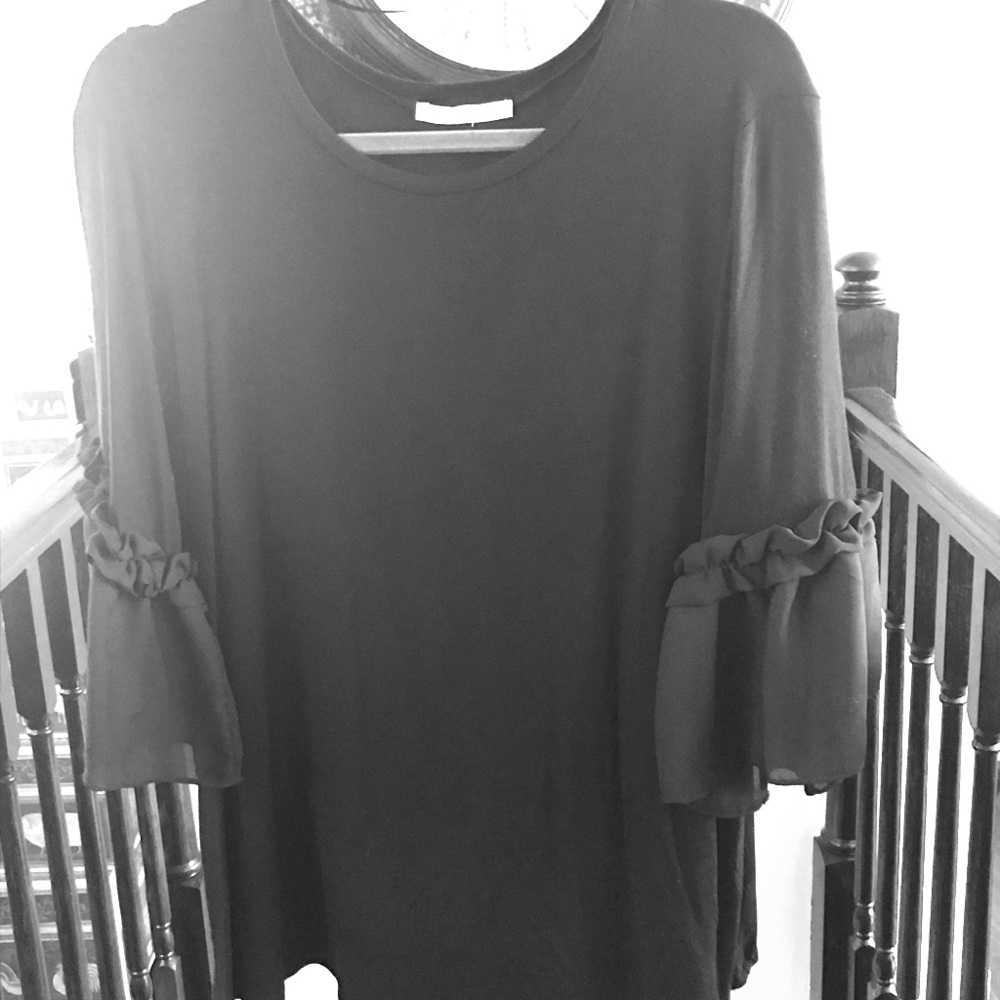 Super sweet 3/4 sleeve black top
